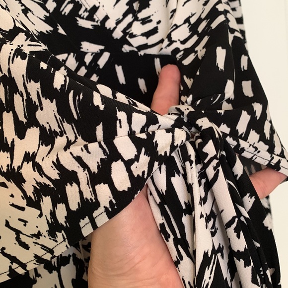 MICHAEL KORS Black and White Jersey Tie Front Dress Size 2 - Picture 10 of 10